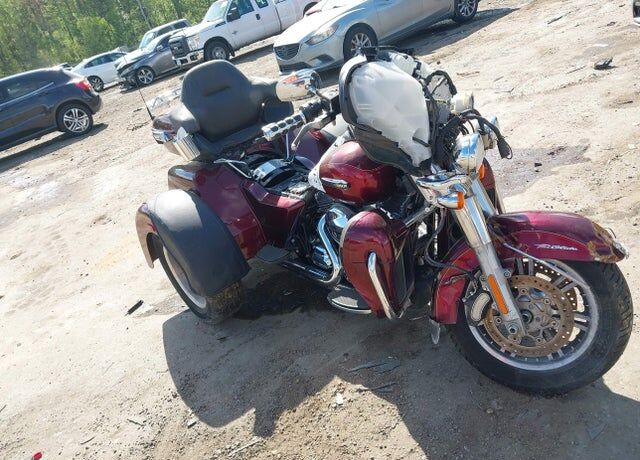 2016 HARLEY DAVIDSON FLHTCUTG / Tri Glide Ultra