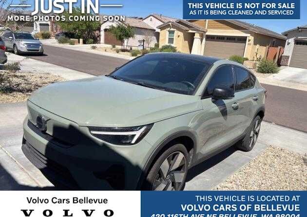 2023 VOLVO C40