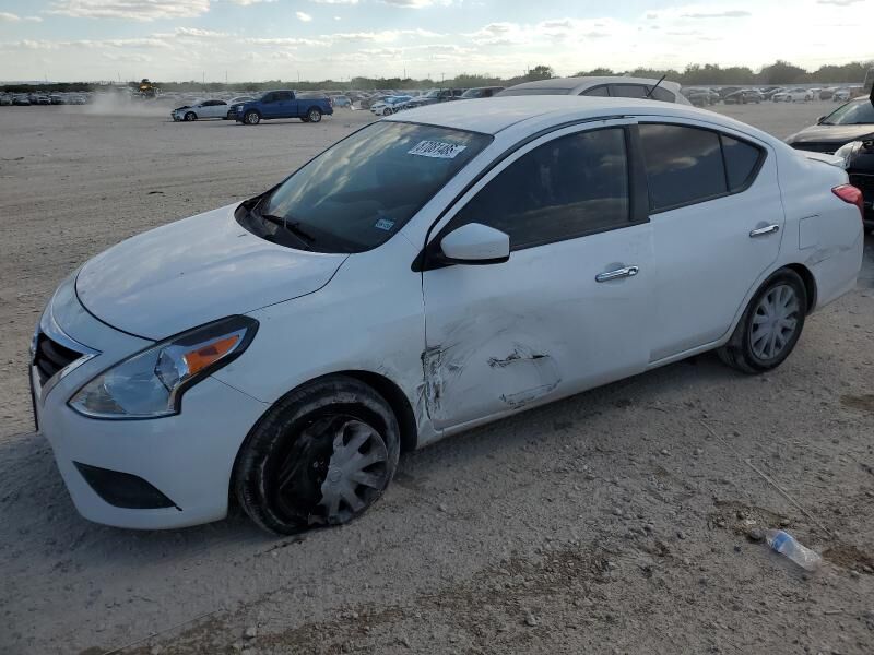 2019 NISSAN Versa