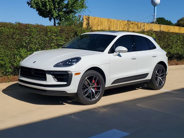 2024 PORSCHE Macan