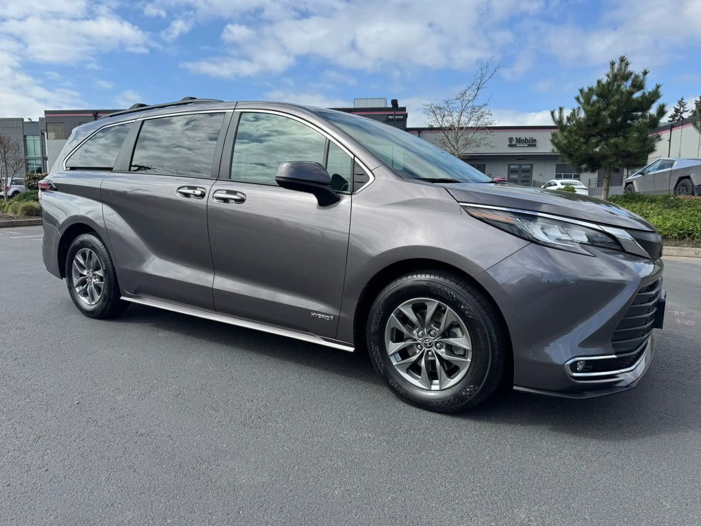 2021 TOYOTA Sienna