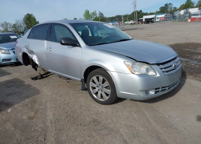 2005 TOYOTA Avalon