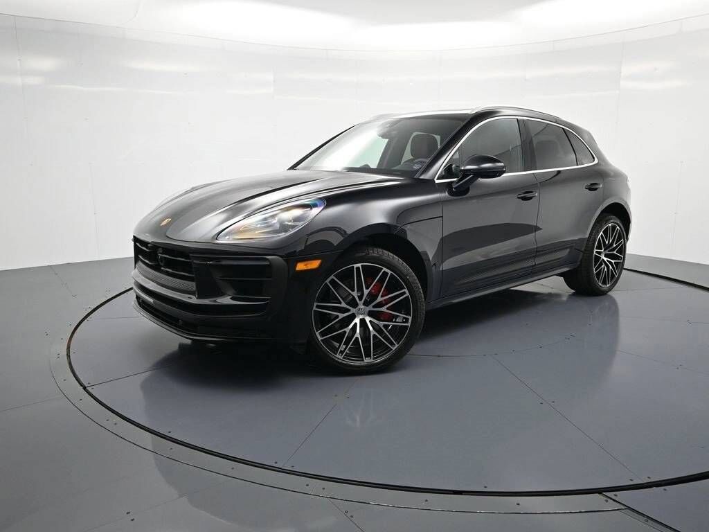 2026 PORSCHE Macan