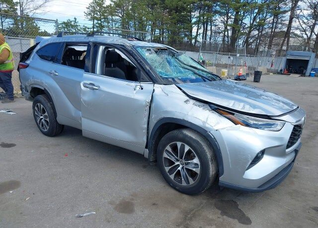2022 TOYOTA Highlander