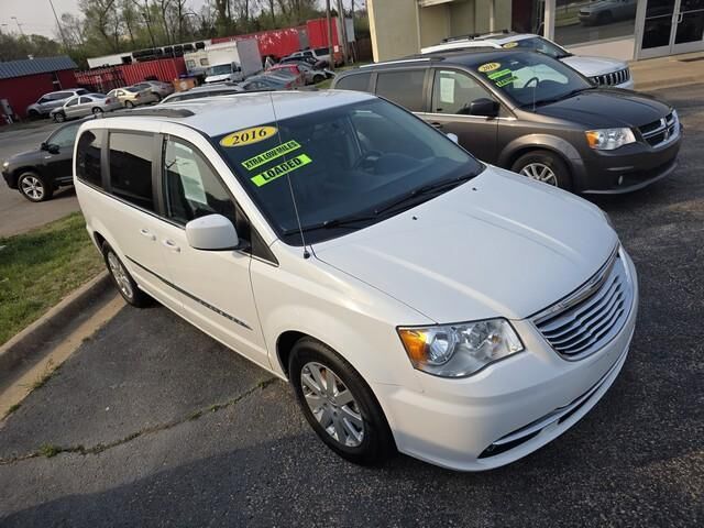 2016 CHRYSLER Town and Country