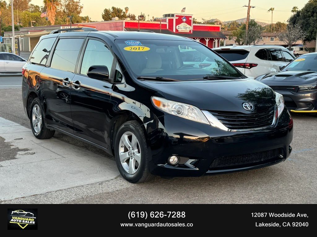 2017 TOYOTA Sienna