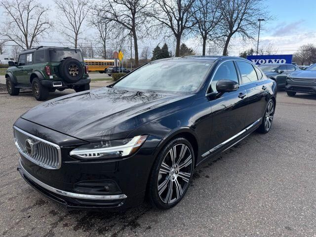 2023 VOLVO S90