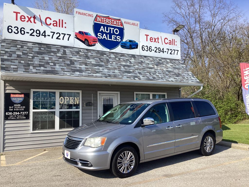 2013 CHRYSLER Town and Country