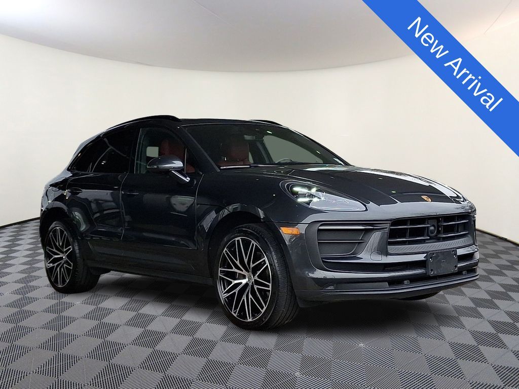 2024 PORSCHE Macan