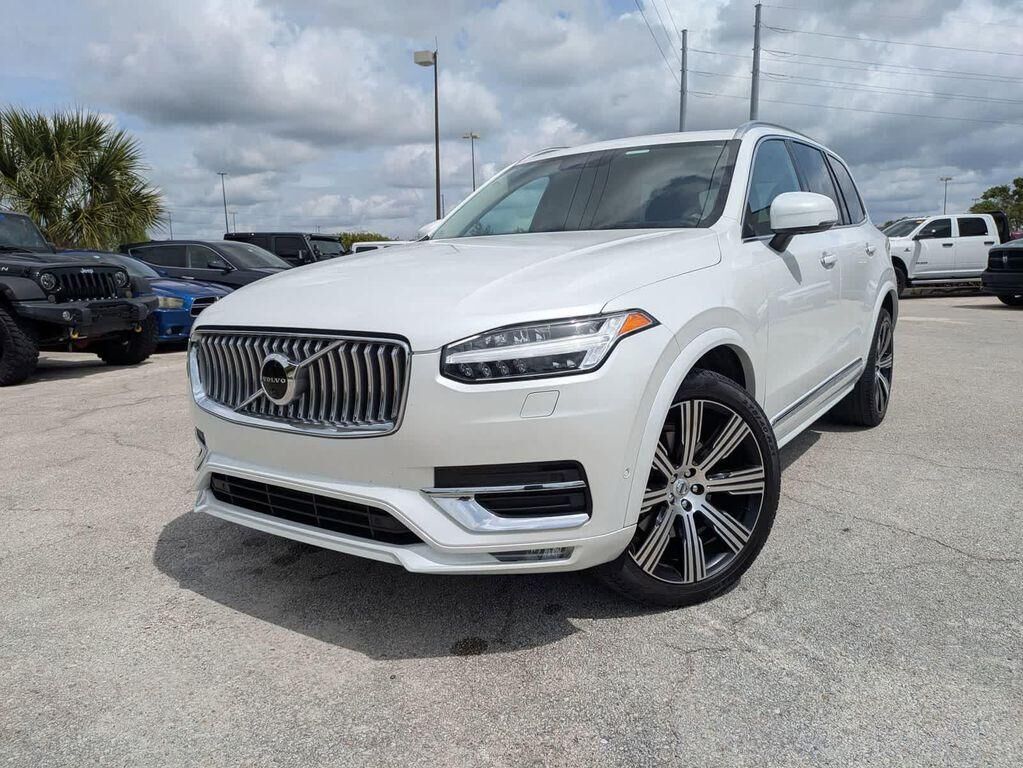 2022 VOLVO XC90