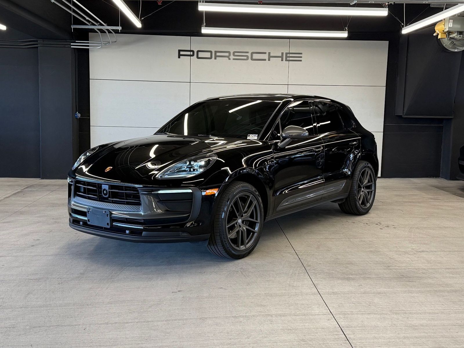 2024 PORSCHE Macan