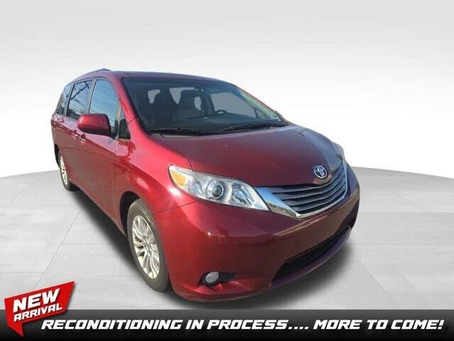 2016 TOYOTA Sienna