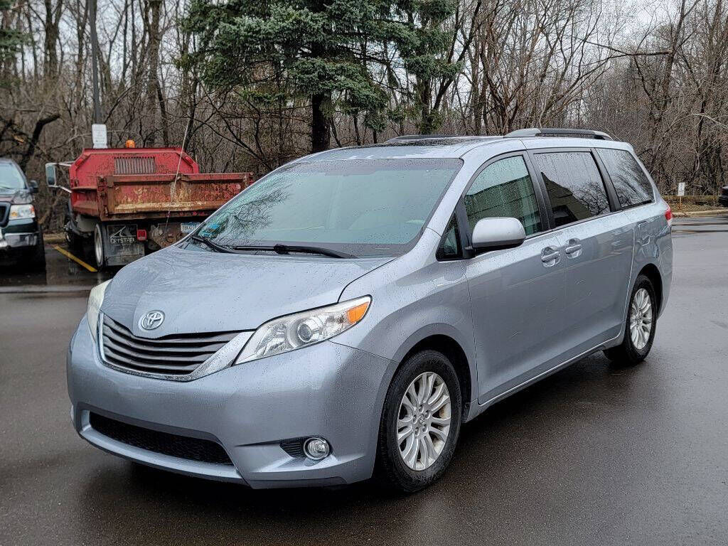 2014 TOYOTA Sienna
