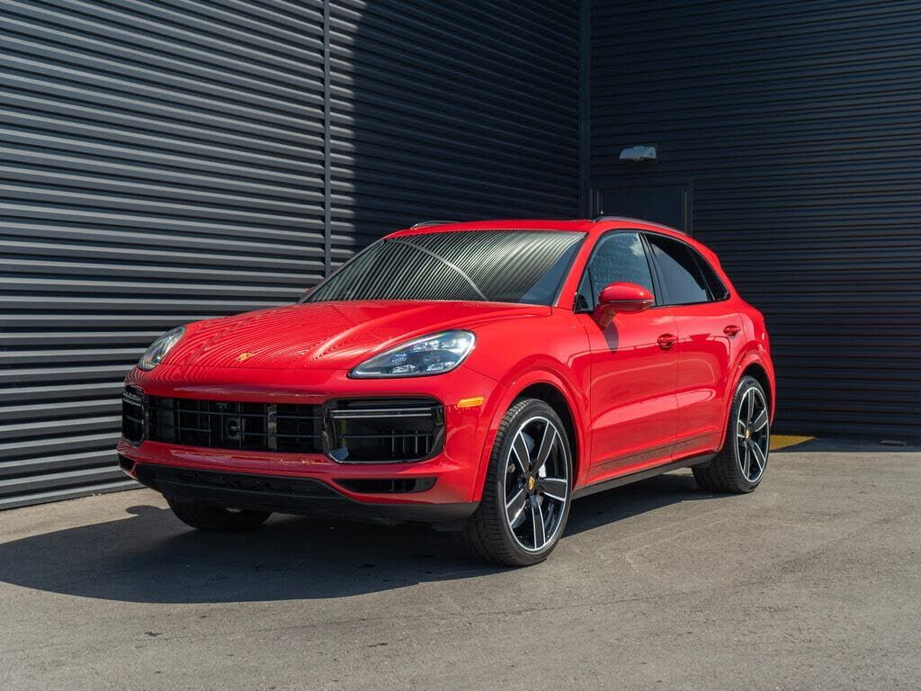 2023 PORSCHE Cayenne