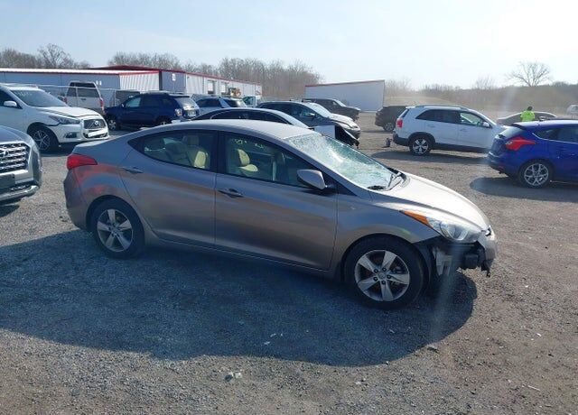 2013 HYUNDAI Elantra