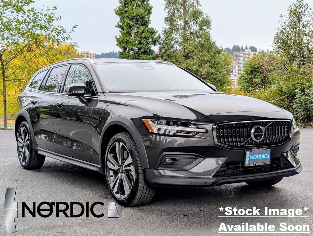 2025 VOLVO V60CC