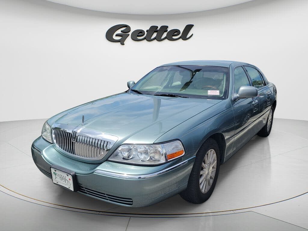 2004 LINCOLN Town Car