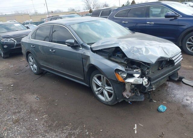 2015 VOLKSWAGEN Passat