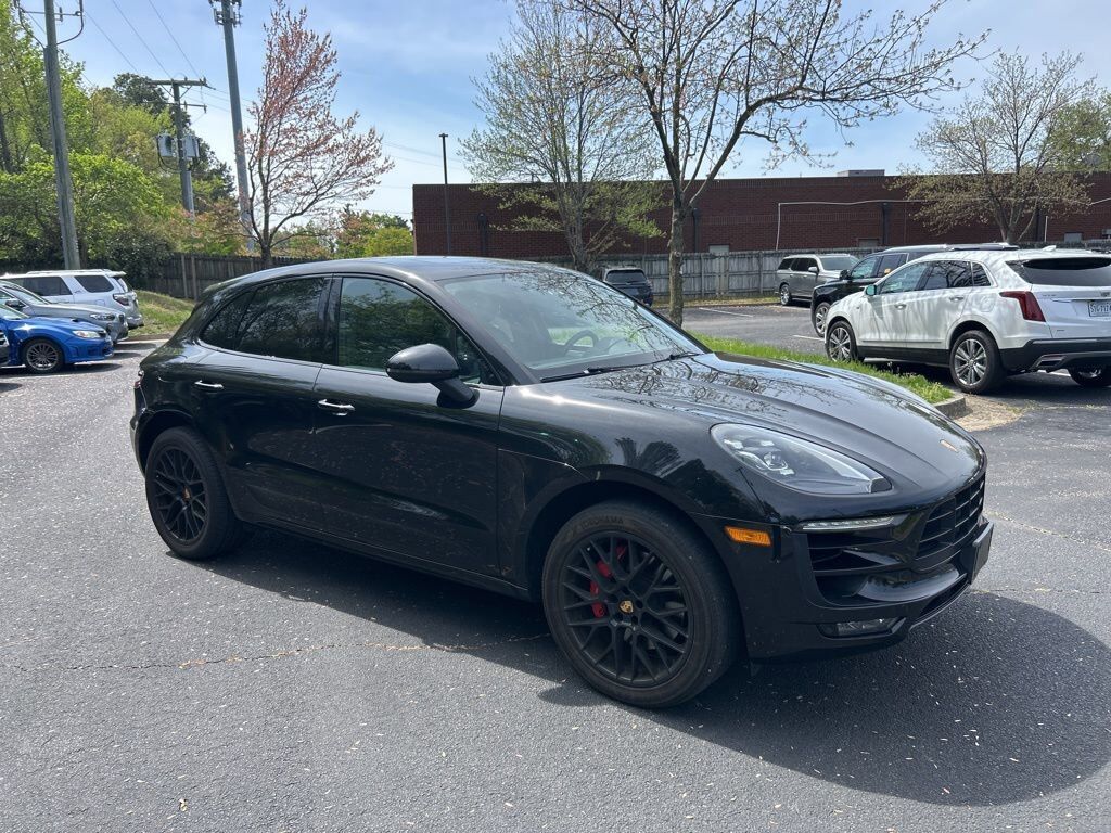2017 PORSCHE Macan