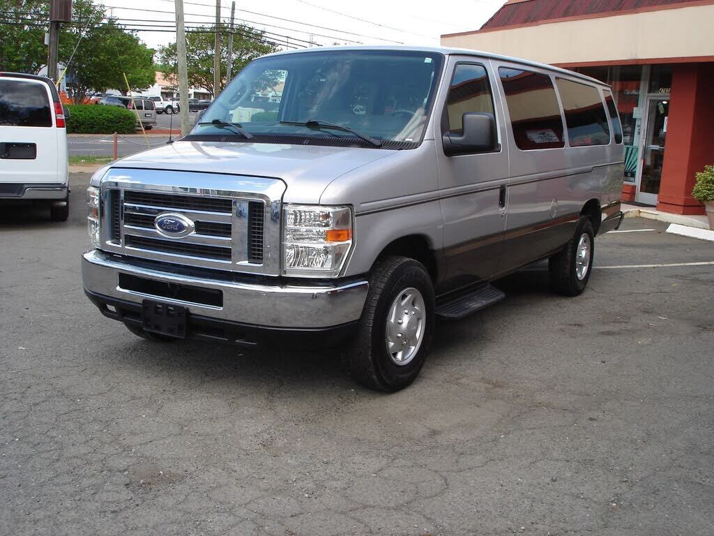 2013 FORD E-350