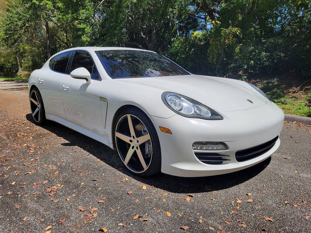 2011 PORSCHE Panamera