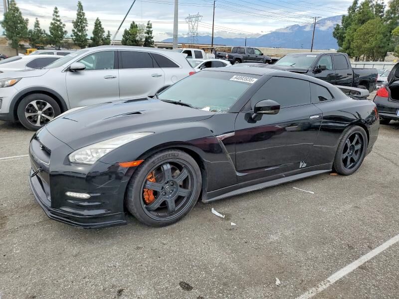 2015 NISSAN GT-R