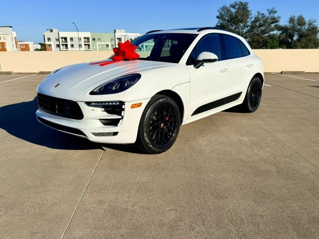 2017 PORSCHE Macan