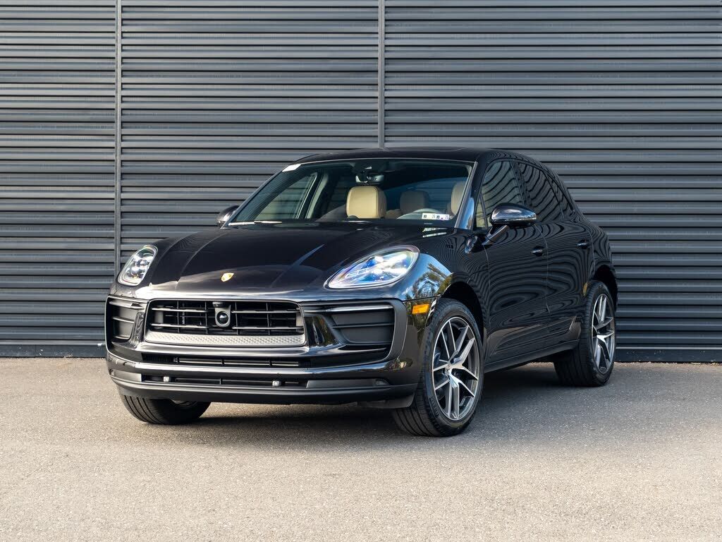 2026 PORSCHE Macan