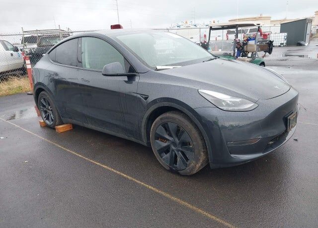 2025 TESLA Model Y