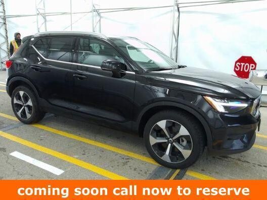 2024 VOLVO XC40