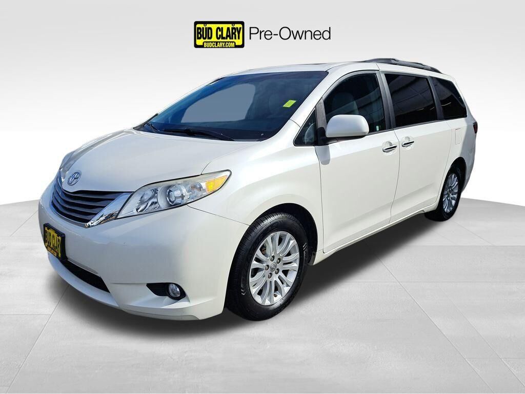 2017 TOYOTA Sienna