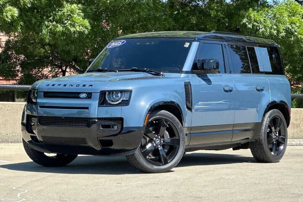 2025 LAND ROVER Defender