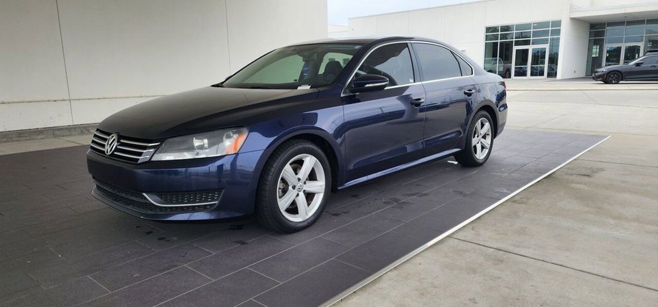 2012 VOLKSWAGEN Passat