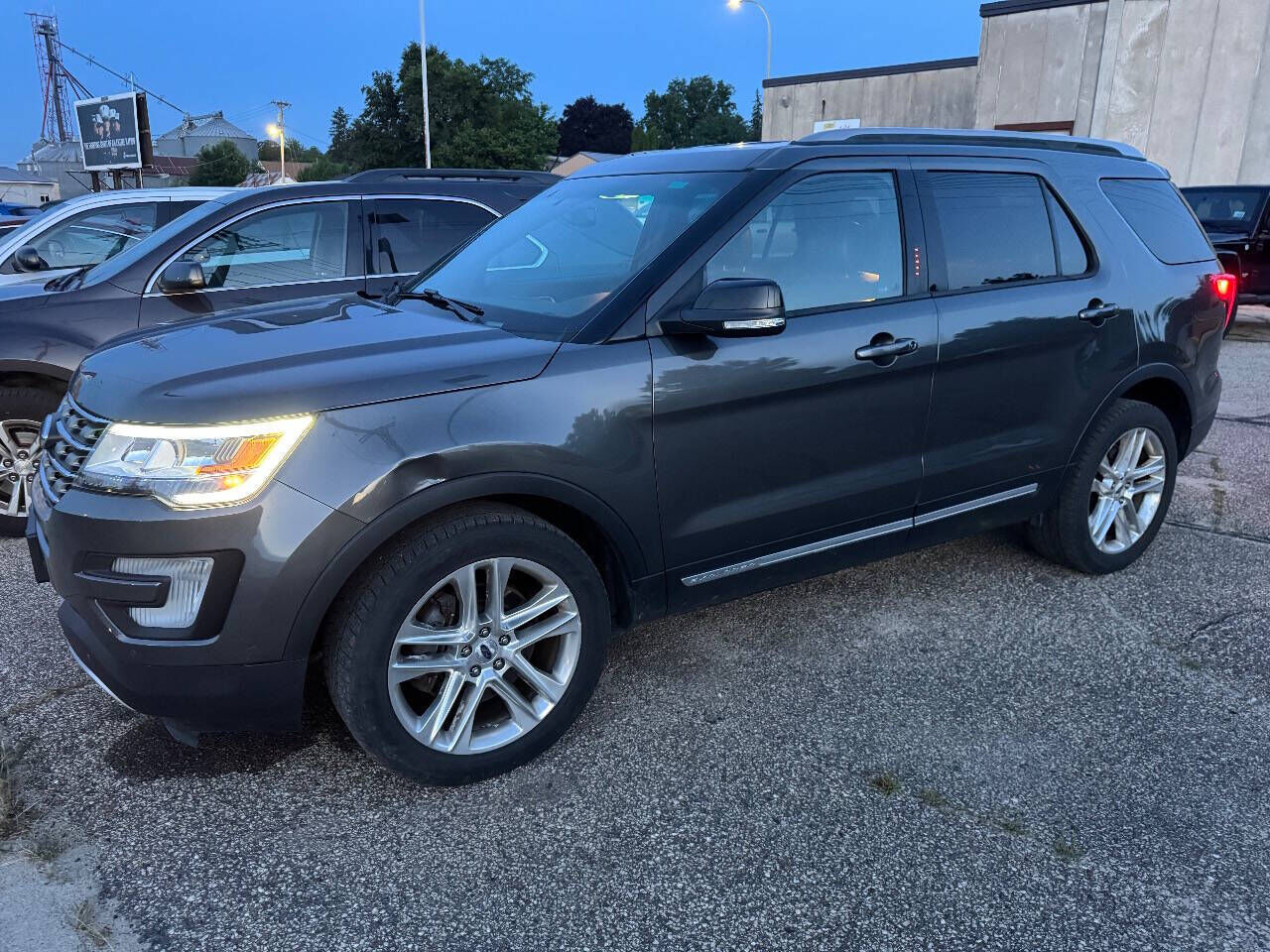 2017 FORD Explorer