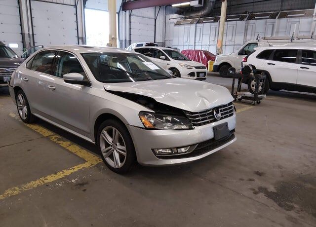2013 VOLKSWAGEN Passat