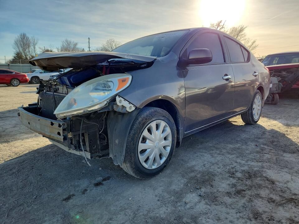 2012 NISSAN Versa