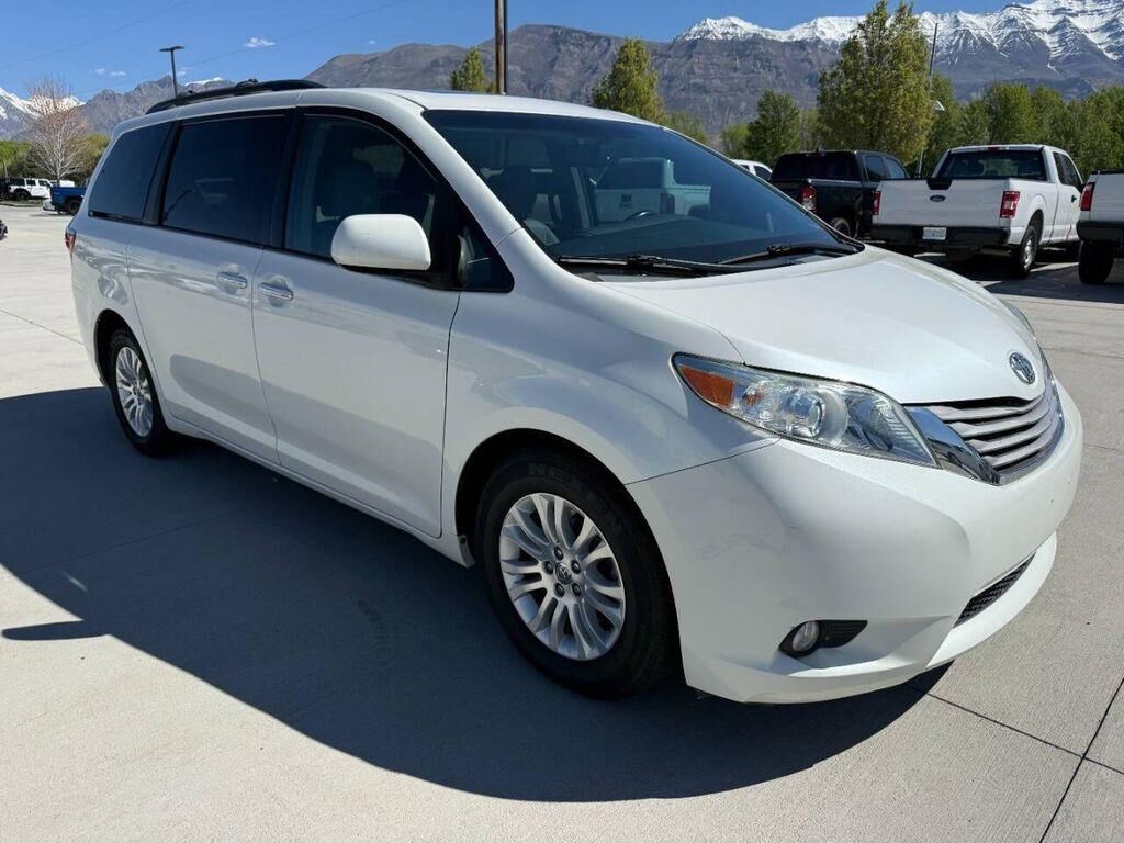 2016 TOYOTA Sienna