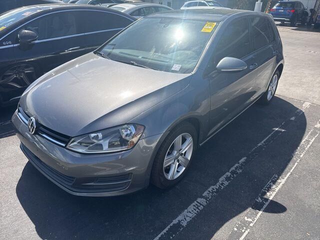 2017 VOLKSWAGEN Golf