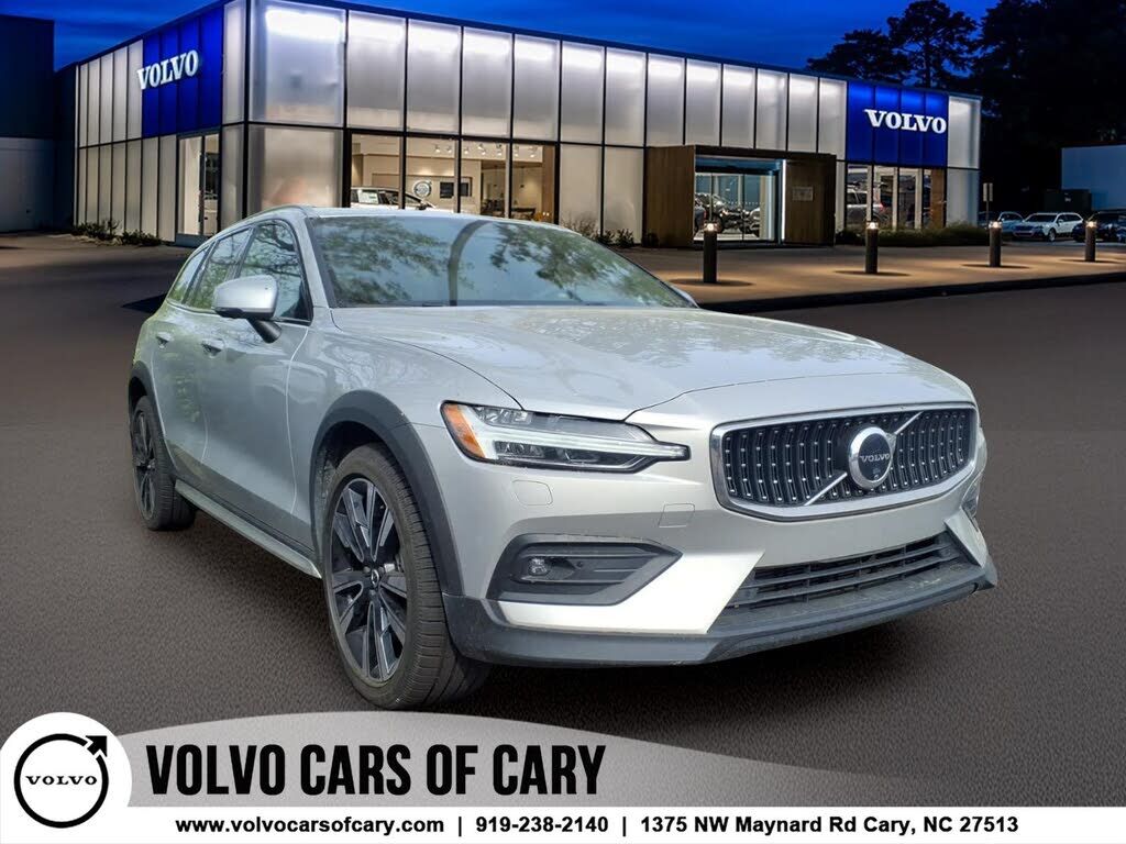 2024 VOLVO V60CC