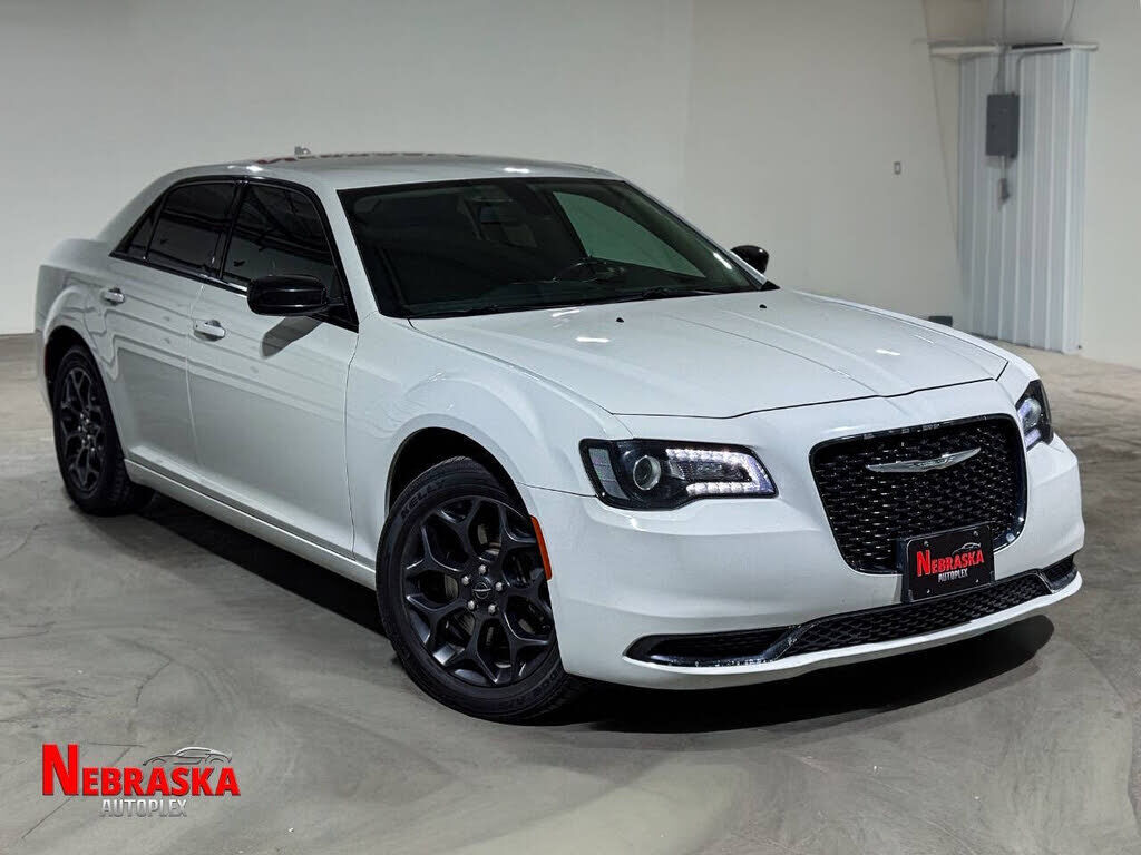 2019 CHRYSLER 300