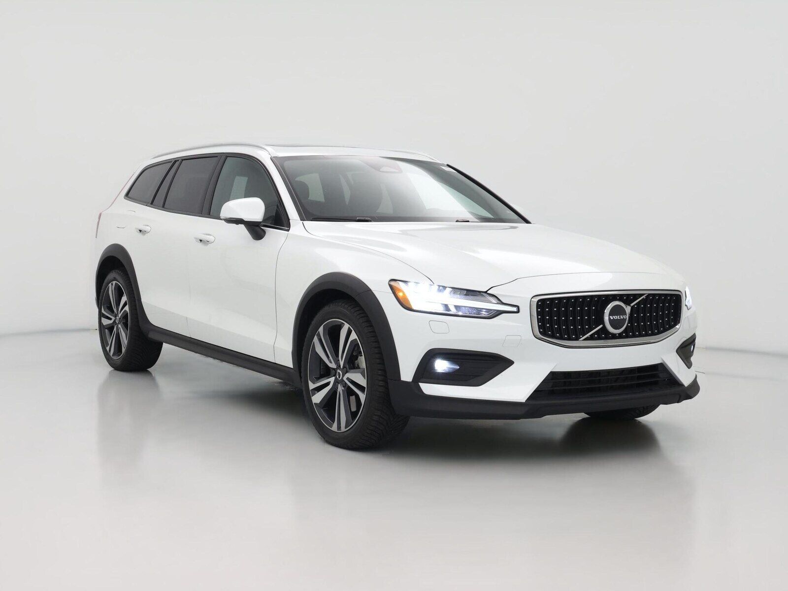 2023 VOLVO V60CC