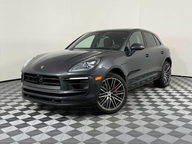 2026 PORSCHE Macan