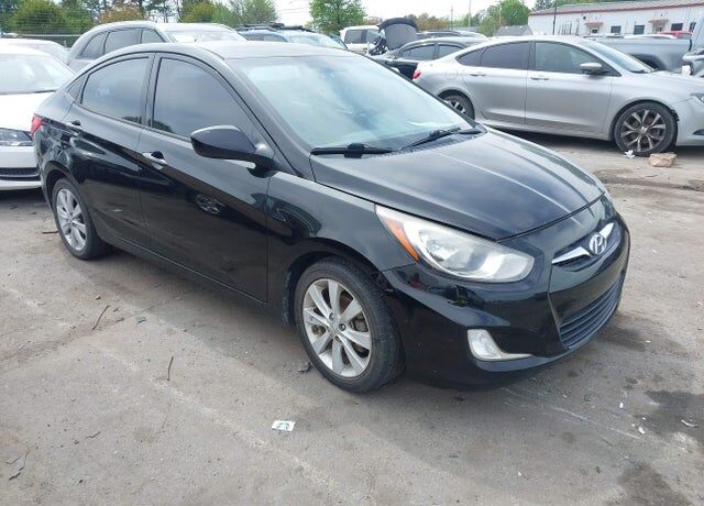 2013 HYUNDAI Accent
