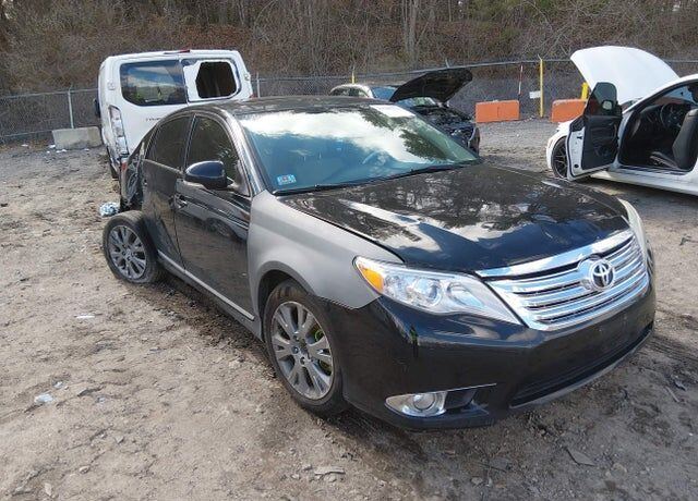2011 TOYOTA Avalon