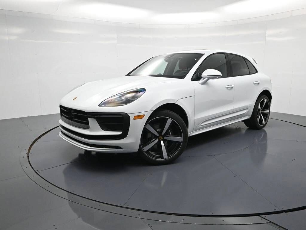 2026 PORSCHE Macan