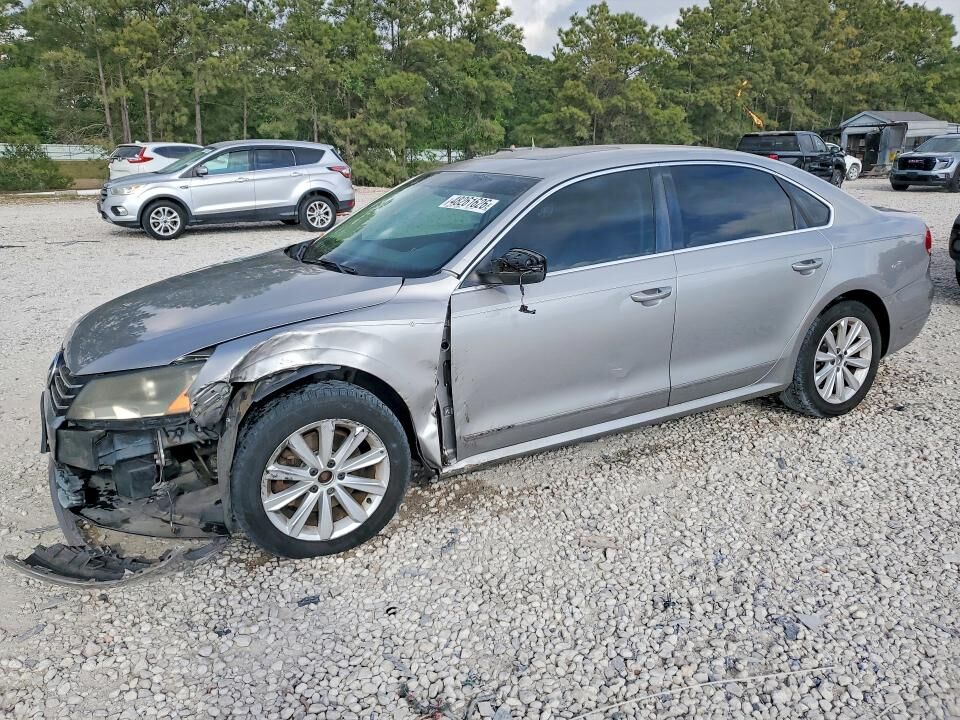 2013 VOLKSWAGEN Passat