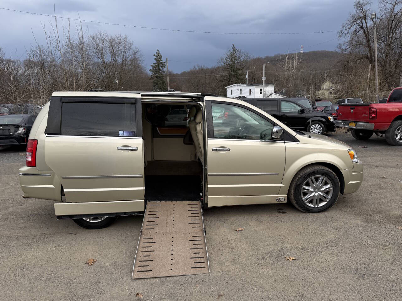 2010 CHRYSLER Town and Country