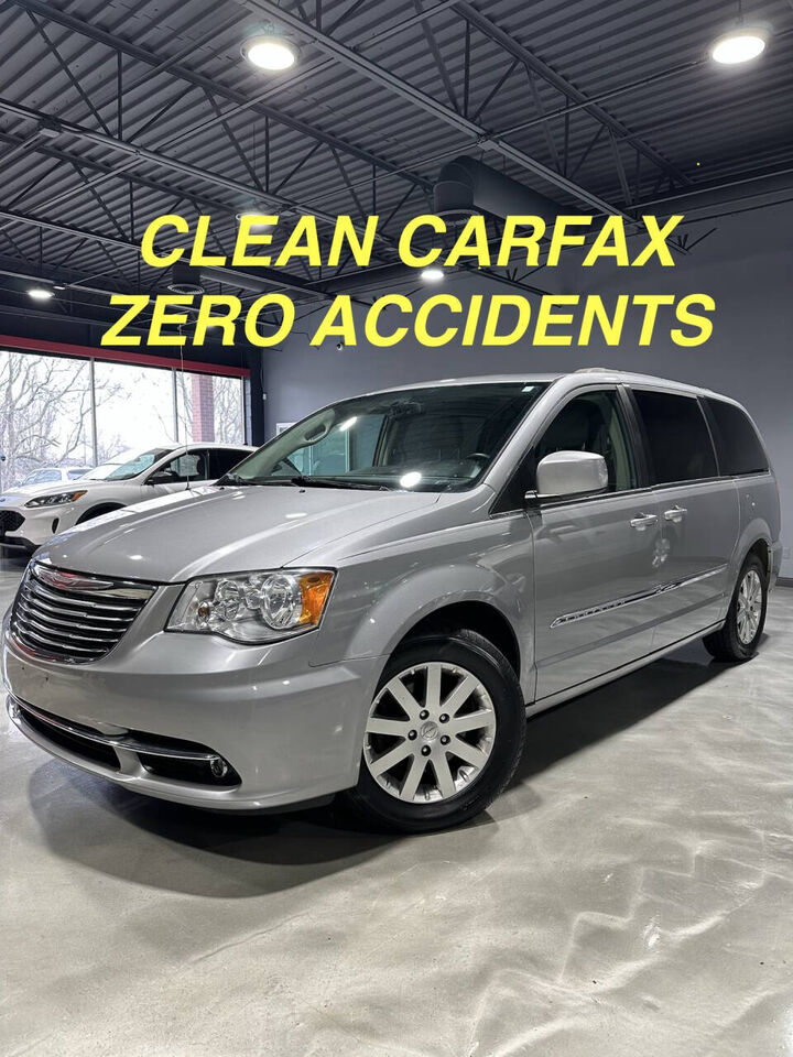 2015 CHRYSLER Town and Country