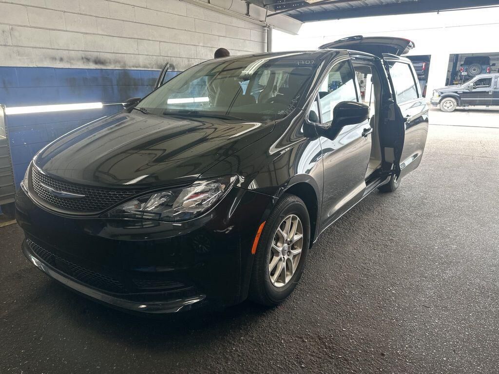 2023 CHRYSLER Voyager