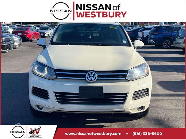 2011 VOLKSWAGEN Touareg